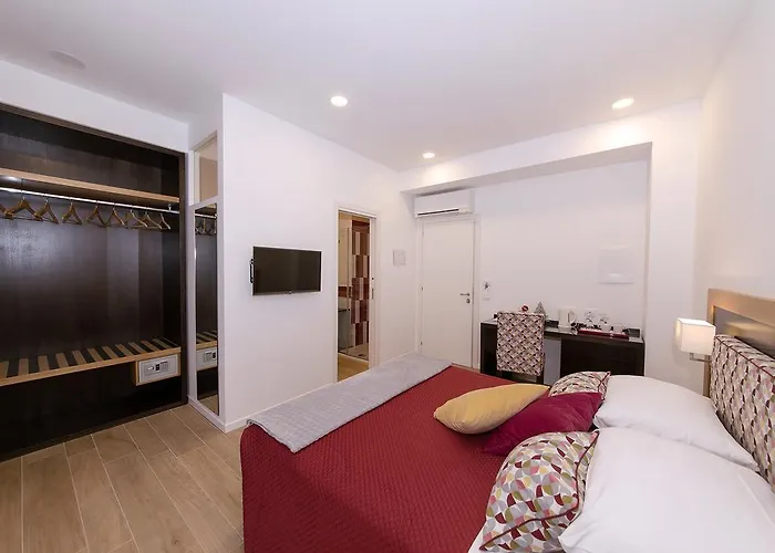 Dea Πανσιόν 4*